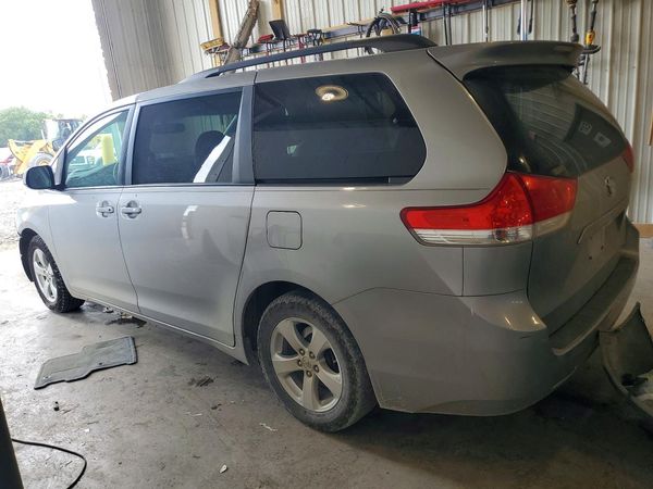 2013 TOYOTA SIENNA