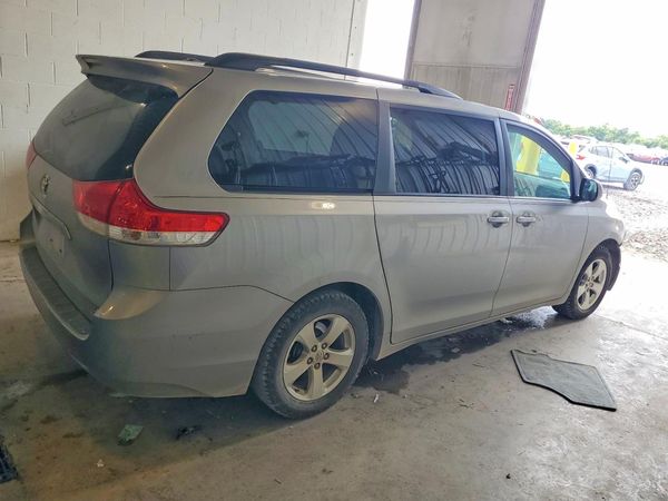 2013 TOYOTA SIENNA