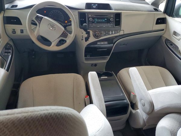2013 TOYOTA SIENNA
