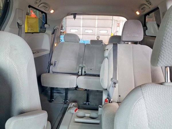 2013 TOYOTA SIENNA