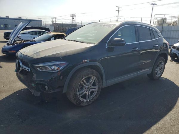 2021 MERCEDES-BENZ GLA GLA250 — Front 3/4