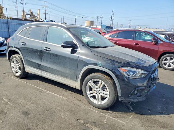 2021 MERCEDES-BENZ GLA GLA250 — Passenger 3/4