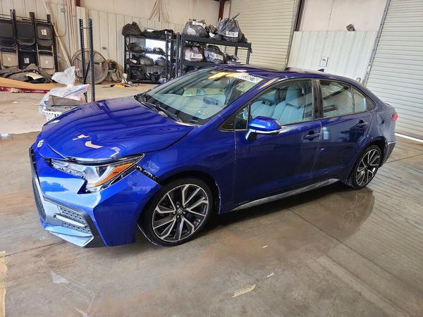 2020 TOYOTA COROLLA SE, CVT, w/Premium pkg — Front 3/4