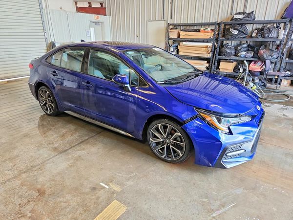 2020 TOYOTA COROLLA SE, CVT, w/Premium pkg — Passenger 3/4