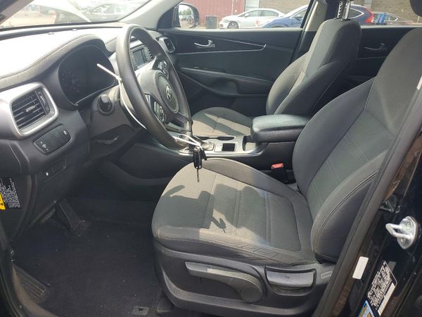 2016 KIA SORENTO L / LX