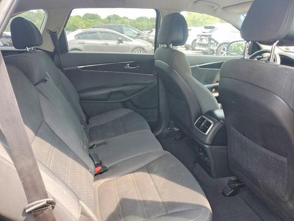 2016 KIA SORENTO L / LX