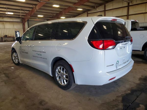 2022 CHRYSLER VOYAGER