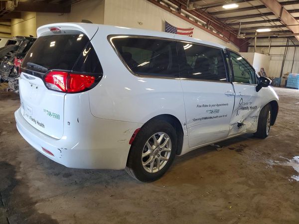2022 CHRYSLER VOYAGER
