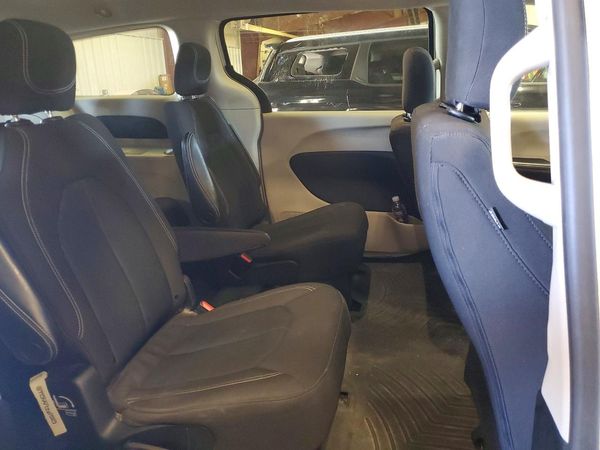 2022 CHRYSLER VOYAGER