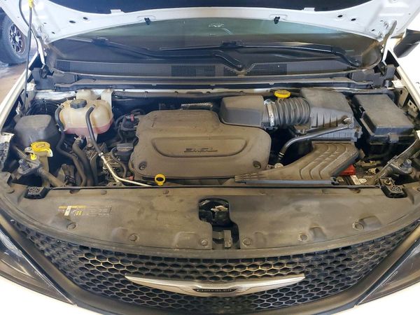 2022 CHRYSLER VOYAGER