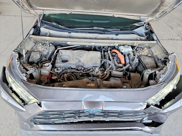 2020 TOYOTA RAV4 XLE HV — Engine bay