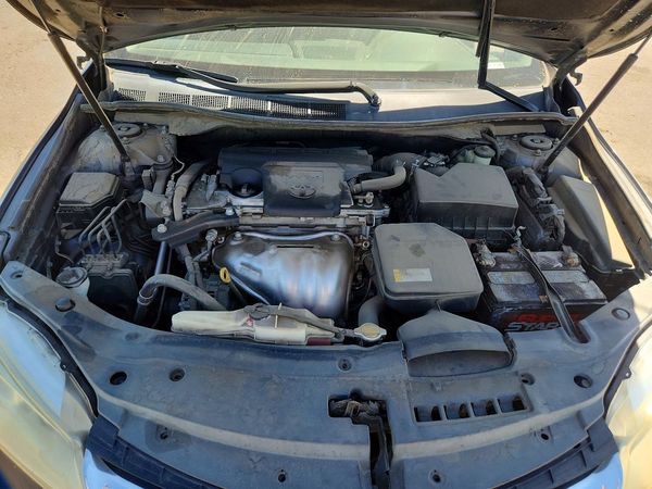 2016 TOYOTA CAMRY — Engine bay