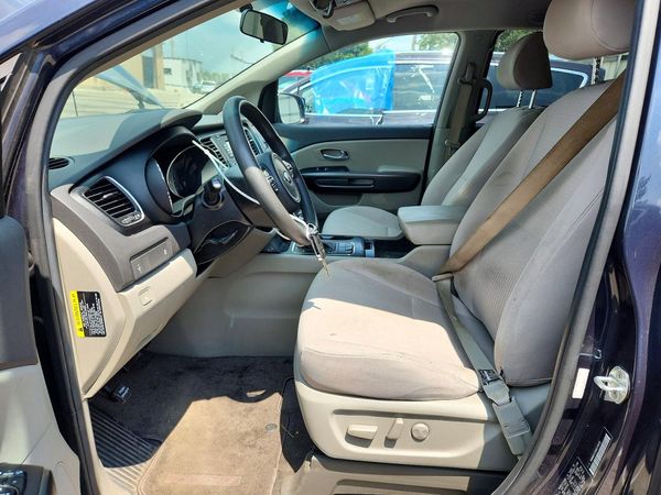 2017 KIA SEDONA LX