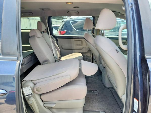 2017 KIA SEDONA LX