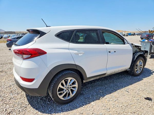 2017 HYUNDAI TUCSON SE (no options)