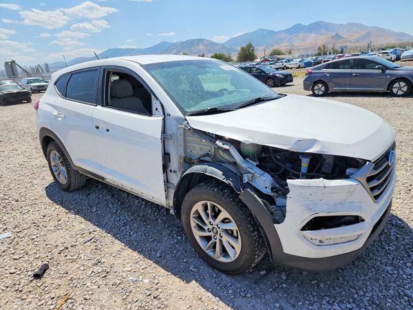 2017 HYUNDAI TUCSON SE (no options)