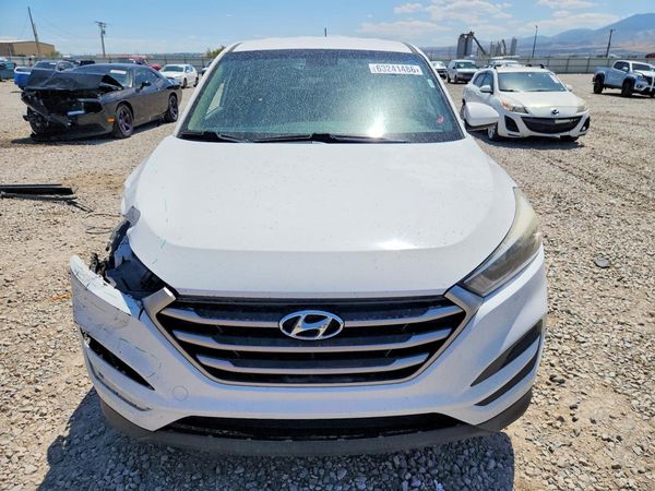 2017 HYUNDAI TUCSON SE (no options)