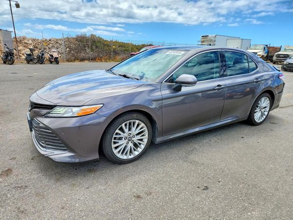 2018 TOYOTA CAMRY L/LE/SE/XLE — Front 3/4