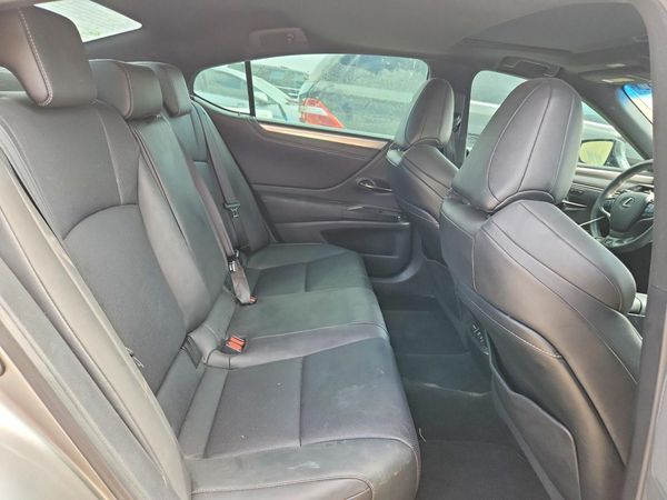 2020 LEXUS ES