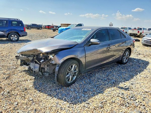2017 TOYOTA CAMRY LE/SE/XLE/XSE — Front 3/4