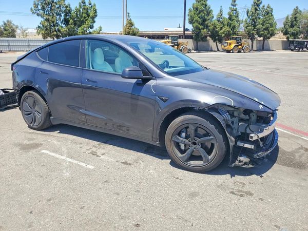 2026 TESLA MODEL Y