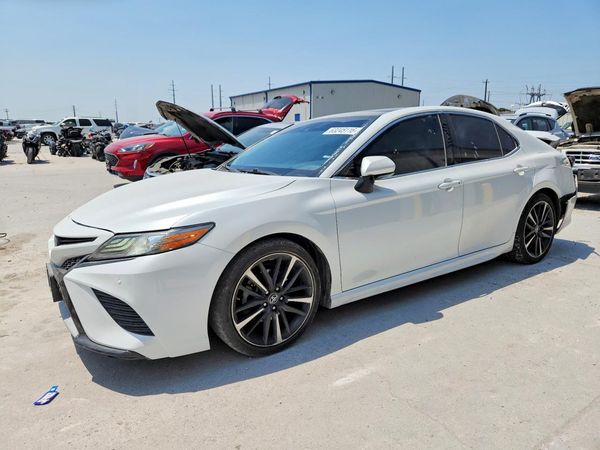 2018 TOYOTA CAMRY