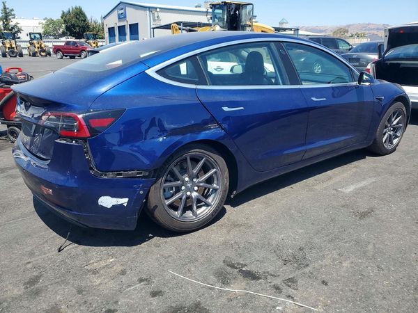 2018 TESLA MODEL 3