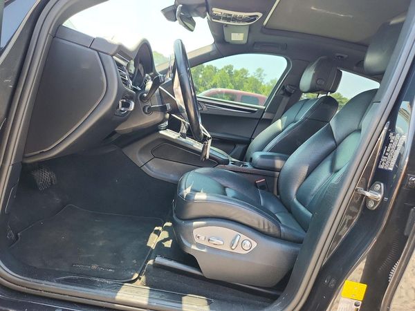 2020 PORSCHE MACAN
