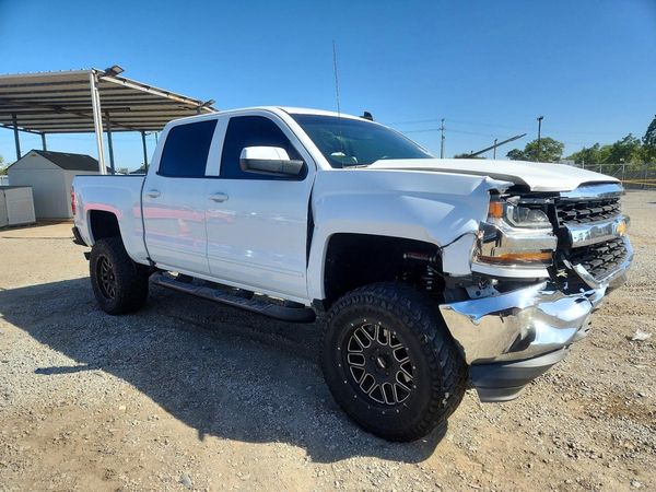 2017 CHEVROLET SILVERADO LT