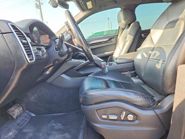 2019 PORSCHE CAYENNE