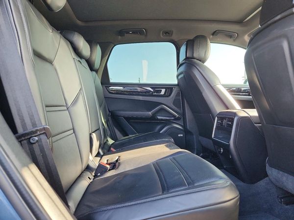 2019 PORSCHE CAYENNE