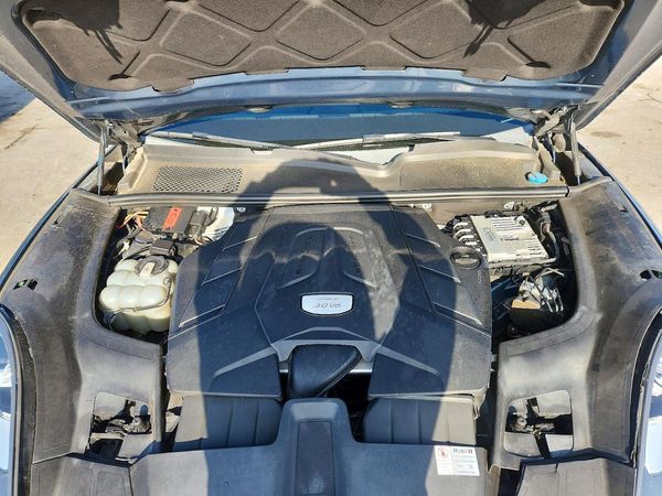 2019 PORSCHE CAYENNE