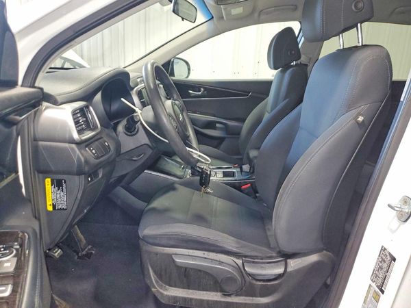 2017 KIA SORENTO L, LX