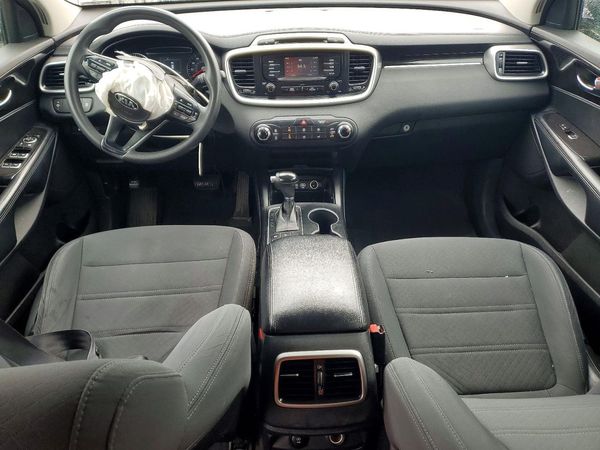 2016 KIA SORENTO L / LX