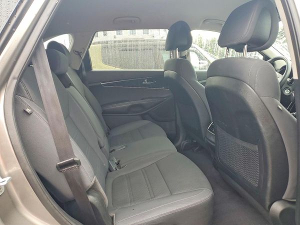 2016 KIA SORENTO L / LX