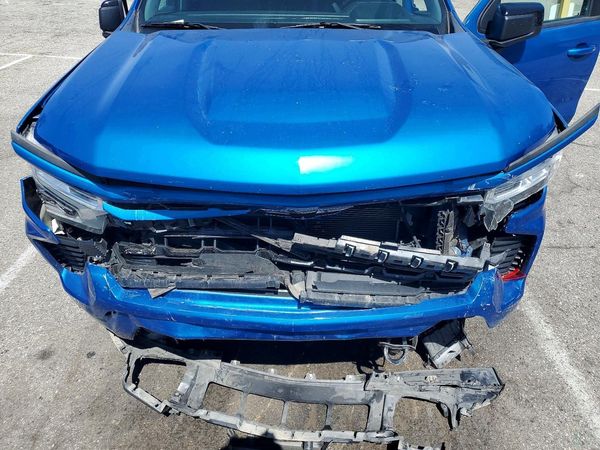 2023 CHEVROLET SILVERADO RST — Engine bay