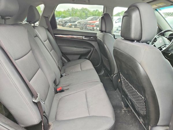 2013 KIA SORENTO Base / LX
