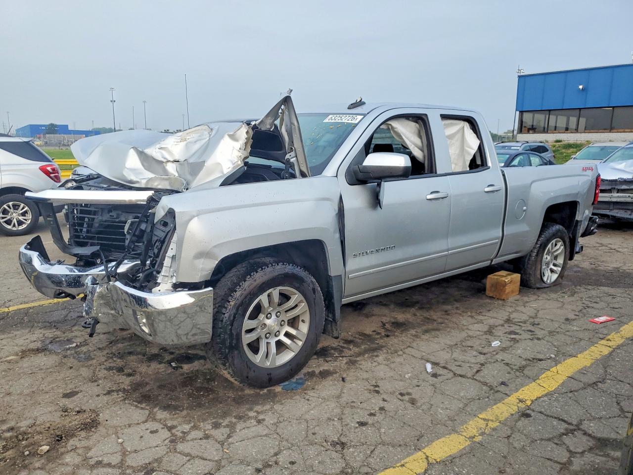 2019 CHEVROLET SILVERADO LT — Front 3/4