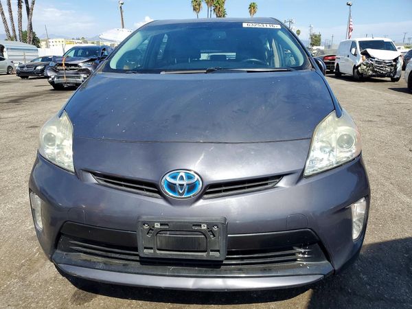 2015 TOYOTA PRIUS