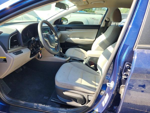 2018 HYUNDAI ELANTRA SE — DENT