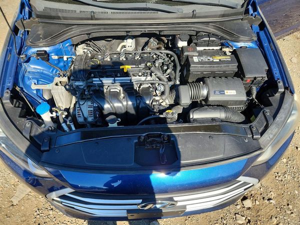 2018 HYUNDAI ELANTRA SE — Engine bay