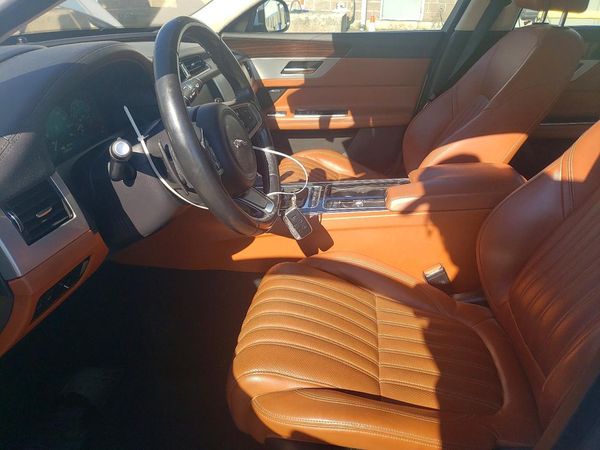 2018 JAGUAR XF Portfolio LE