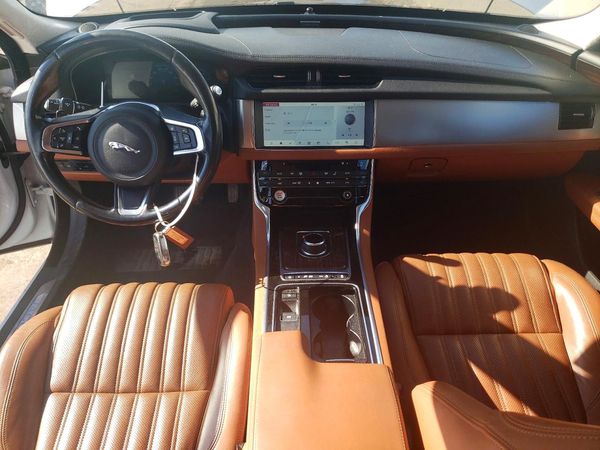 2018 JAGUAR XF Portfolio LE