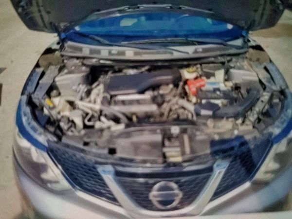 2018 NISSAN ROGUE — Engine bay
