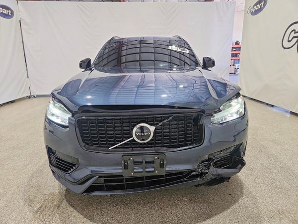 2022 VOLVO XC90 R-Design