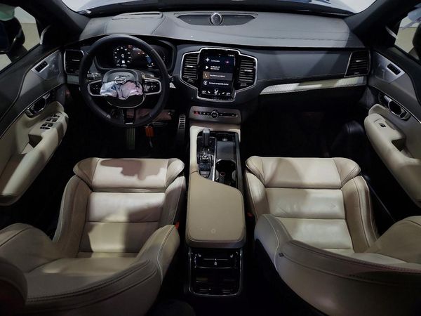 2022 VOLVO XC90 R-Design