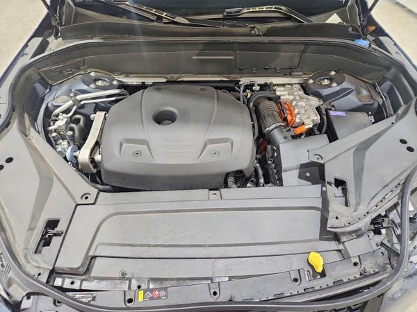 2022 VOLVO XC90 R-Design