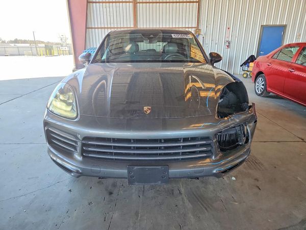 2019 PORSCHE CAYENNE