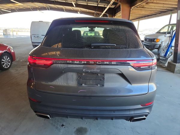 2019 PORSCHE CAYENNE