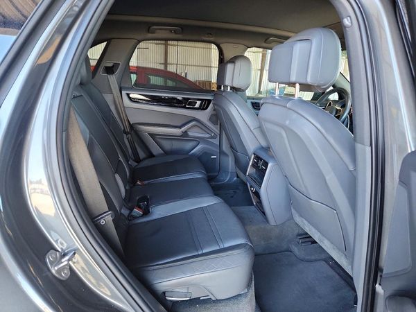 2019 PORSCHE CAYENNE